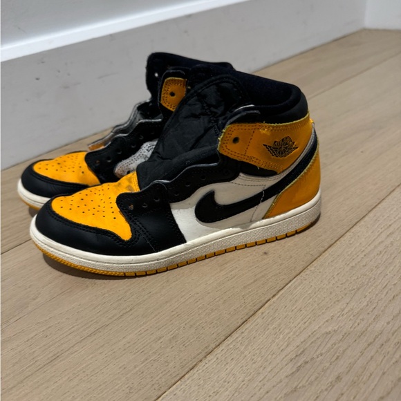 Nike Boys Jordan 1 Retro High OG Taxi. Size US 2.5Y - Picture 3 of 5